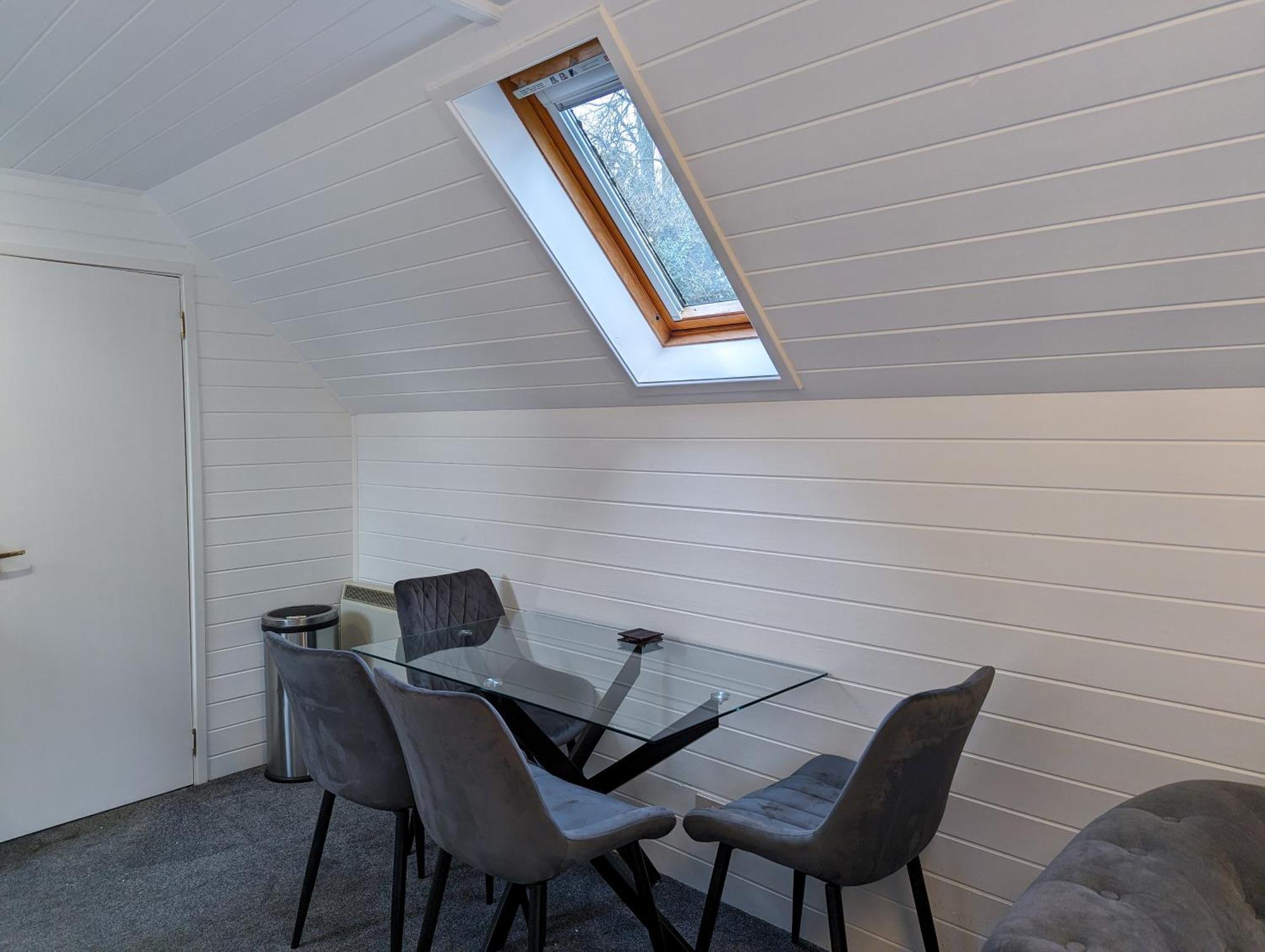 Epona 8 - Hot Tub-perth-pets-luxury Chalet *